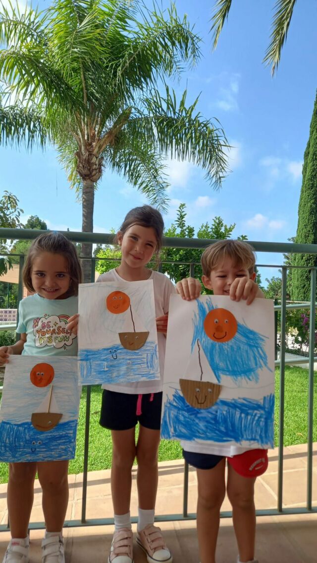 Hoy compartimos un pequeño resumen de lo que hicimos la semana pasada en nuestro #CampamentoInclusivo en el área artística 🎨
Como veréis, la temática era el Mar 🌊 y nuestra querida Maribel nos preparó actividades con pintura, plastilina y barro para que desarrolláramos toda nuestra imaginación 💫

Además, cada actividad la relaciono con una poesía y una imagen que la representaba… También diseñamos nuestras propias camisetas y acabamos la semana con un súper desfile al rededor de #CasaAngeles con nuestras creaciones 😍

Creemos que hemos descubierto un montón de súper artistas 👩‍🎨🧑‍🎨

¡Esperamos que sus obras de arte os gusten tanto como a nosotr@s!

Veremos pronto lo que nos está preparando esta semana… la cosa va de animales 🦚🤭

Este programa y todos los programas de #CasaAngeles son posibles gracias a @globalgiftfoundation y su fundadora @mariarbravo , a vuestra colaboración con donaciones y a el apoyo de empresas y empresarios solidarios y comprometidos con nuestro proyecto como @zazoumarbella @mamzelmarbella y @notablumarbella 

Gracias a @miuc_university por ofrecernos su parking para que las familias puedan tener un acceso más fácil a nuestro centro.

Gracias @ayuntamientomarbella que subvencionar parte de los gastos corrientes de #CasaAngeles 

¡Muchísimas gracias a tod@s!
❤️🏡❤️

#CasaAngeles
#CasaGlobalGift 
#GlobalGiftFoundation
#Marbella
#KidsMarbella 
#MarbellaKids
#MarbellaEnFamilia
#MarbellaFamily
#Inclusion 
#MarbellaInclusiva
#TalleresInclusivos