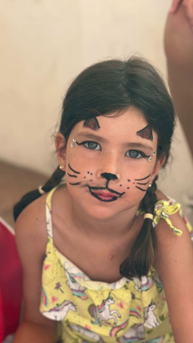 Aquí os presentamos a nuestros héroes 🦸🏻‍♂️🦸🏼‍♂️🦸‍♀️🦸🏽‍♀️

Este fue el maravilloso show de final de la 3a semana de #CampamentoInclusivo La semana fue de Súper Héroes y estuvimos trabajando toda la semana para descubrir cuál era nuestro súper poder y cómo podíamos ayudar a nuestr@s compañer@s y a tod@s l@s que nos rodean.

Aprendimos que TOD@S tenemos un súper poder y que ese súper poder no tiene por que ser la fuerza o la belleza exterior y que todos son igual de importantes y valiosos.
En definitiva, trabajamos los valores de una forma divertida y consciente ❤️

¡Gracias superhéroes, vais a cambiar el mundo con vuestros superpoderes! 

❤️🏡❤️

Este programa y todos los programas de #CasaAngeles son posibles gracias a @globalgiftfoundation y su fundadora @mariarbravo , a vuestra colaboración con donaciones y a el apoyo de empresas y empresarios solidarios y comprometidos con nuestro proyecto como @zazoumarbella @mamzelmarbella y @notablumarbella 

Gracias a @miuc_university por ofrecernos su parking para que las familias puedan tener un acceso más fácil a nuestro centro.

Gracias @ayuntamientomarbella que subvencionar parte de los gastos corrientes de #CasaAngeles 

¡Muchísimas gracias a tod@s!
❤️🏡❤️

#CasaAngeles
#CasaGlobalGift 
#GlobalGiftFoundation
#Marbella
#KidsMarbella 
#MarbellaKids
#MarbellaEnFamilia
#MarbellaFamily
#Inclusion 
#MarbellaInclusiva
#TalleresInclusivos